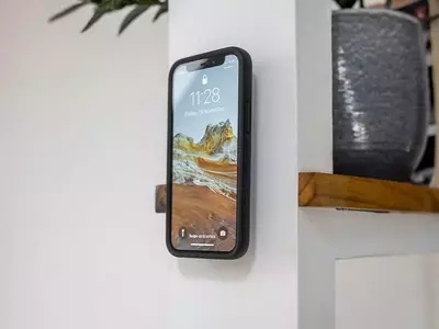 Suporte para telefone de parede adesivo Quad Lock-3