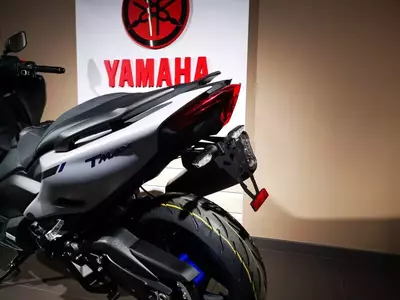Support de plaque V PARTS noir Yamaha T-Max 560-8