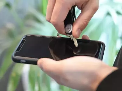 Quad Lock karkaistu lasi Samsung Galaxy S21+ puhelimeen-4