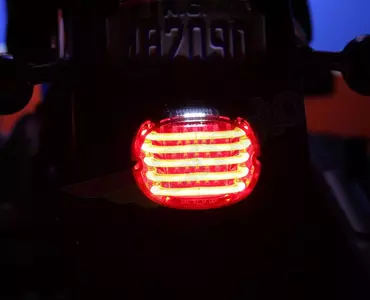 Zadnja svetilka LED po meri Dynamics z osvetlitvijo tablice v rdeči barvi-2