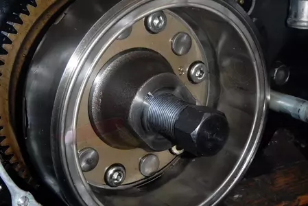 DSS Special Bolt 22x1,5 desni magnetni izvlečni mehanizem za kolesa-2