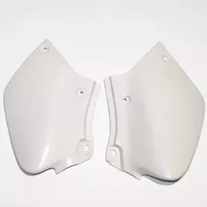 Sæt af bageste sidedæksler i plast UFO Honda XR 250R XR400R 96-10 hvid - HO03612041
