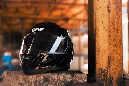 Vini Atakama žandikaulio motociklininko šalmas juodas blizgus S-14