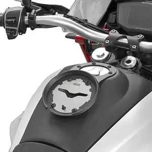 Givi BF46 tanklock adapterin kiinnitys Moto Guzzi V85 TT '19 - BF46
